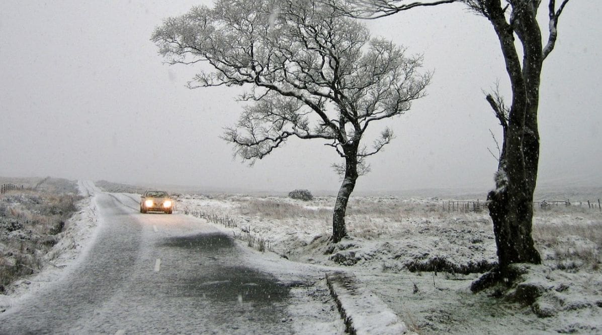 Znate li da vaš automobil troši više goriva na niskim temperaturama? Evo kako smanjiti trošak