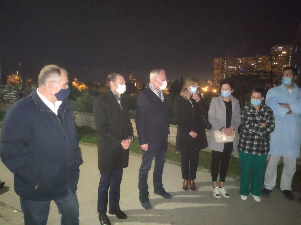 Gradonačelnik Splita i župan Boban na Silvestrovo obišli dežurne službe: Na COVID odjelu emotivno. Evo što su im otkrili djelatnici Hitne pomoći