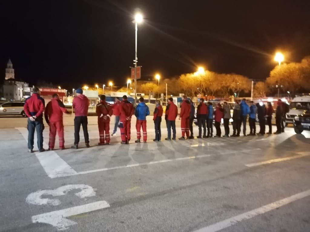 "Nema blagdana kad je u pitanju ljudski život!": Trajektom iz Splita u potragu na Hvaru krenulo 35 članova HGSS-a