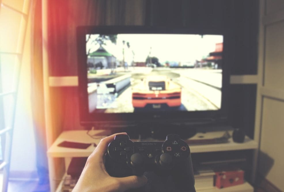 IMAO JE SREĆE Tinejdžeru život spasila gaming oprema dok je igrao PlayStation