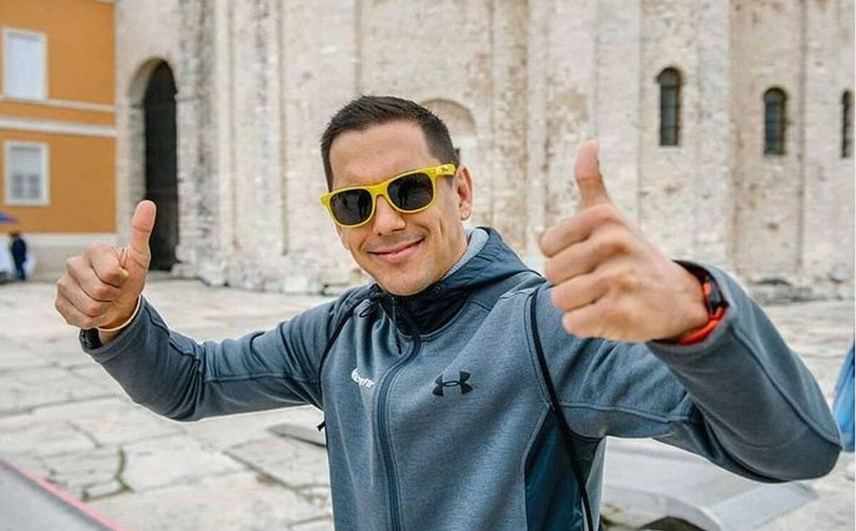 Naš poznati glumac i fitness trener objavio fotografiju kojoj je gol, golcat, kao od majke rođen!