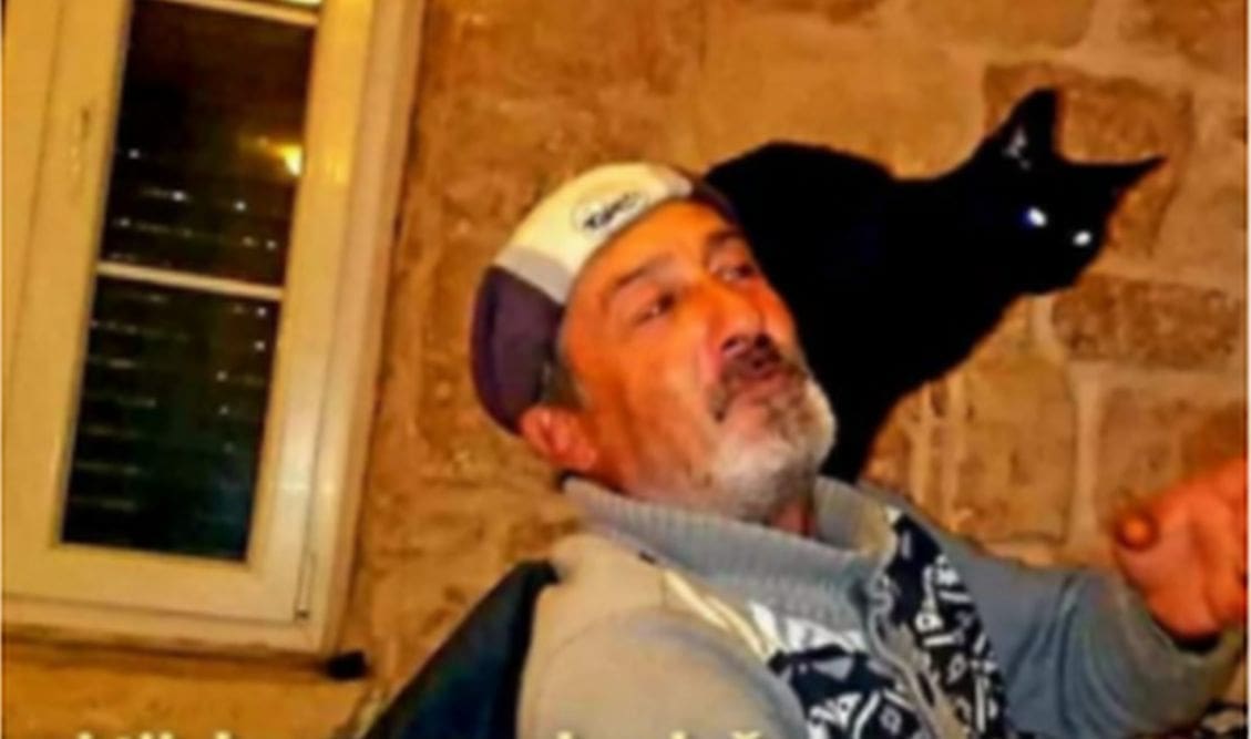 U Starom Gradu sinoć je smrtno stradao omiljeni pjesnik, policija tek treba utvrditi kako je došlo do nesretnog događaja