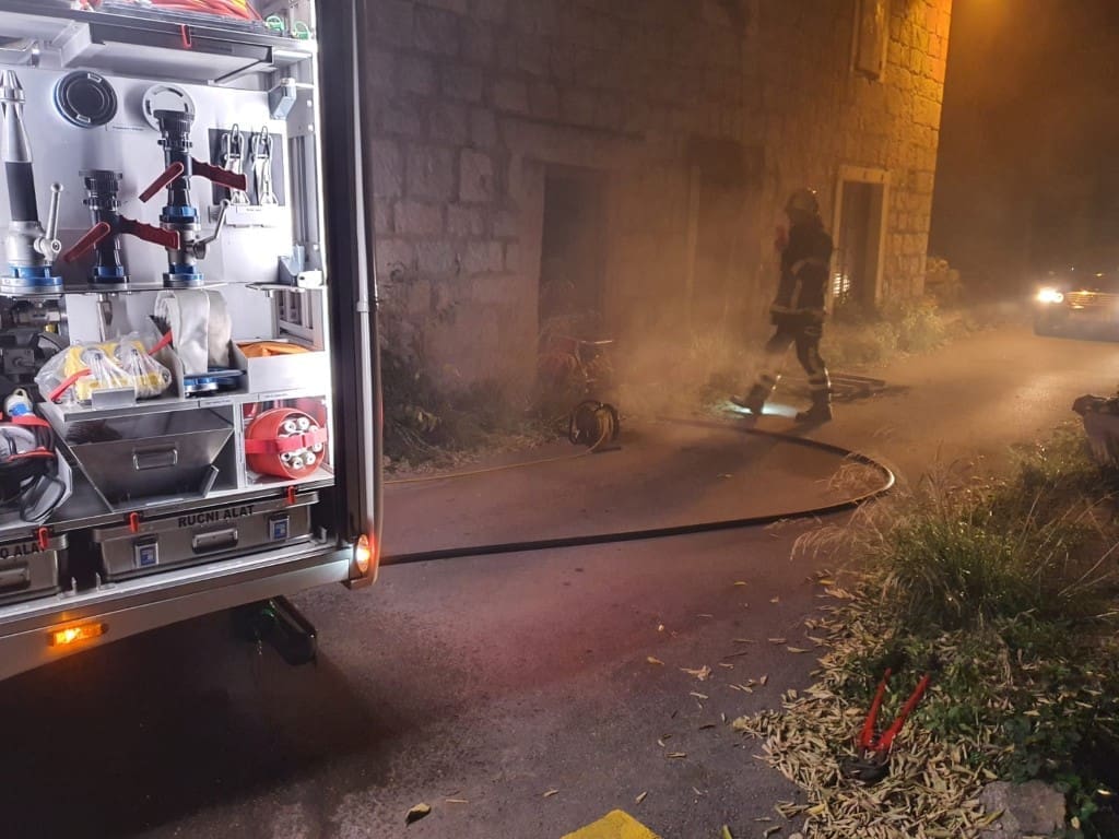 pozar_vatrogaci_zrnovnica(1)