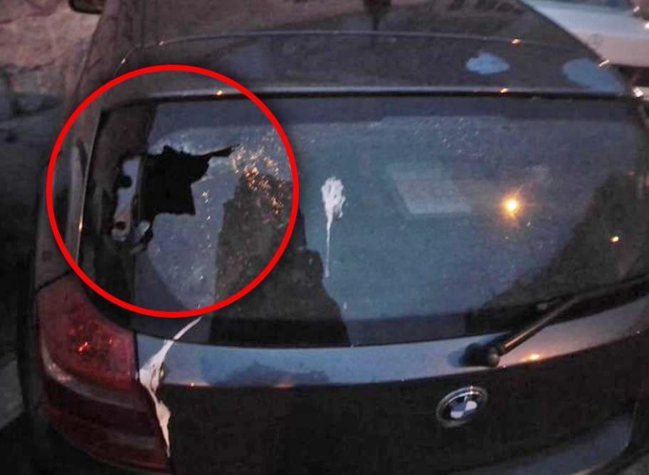 DIVLJAŠTVO U SPLITU Netko je razbio staklo automobilu parkiranom u blizini policijske postaje