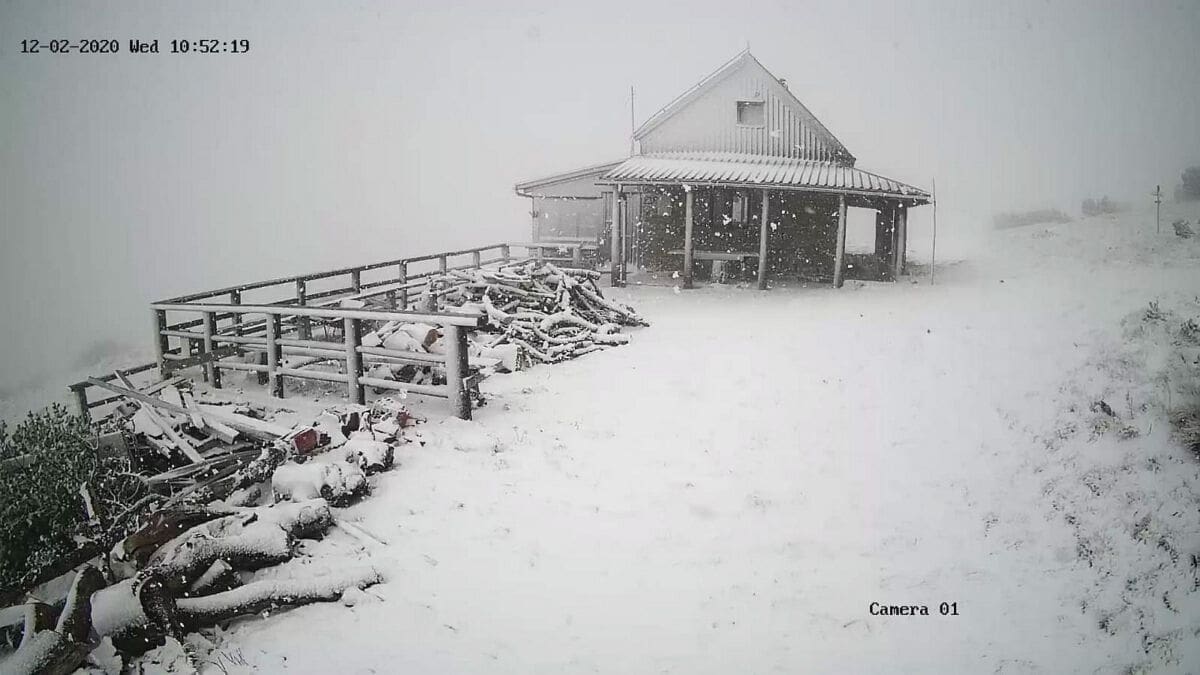 Pogledajte kako snijeg "praši" na Dinari, a Kupres je već dobio debeli snježni pokrivač