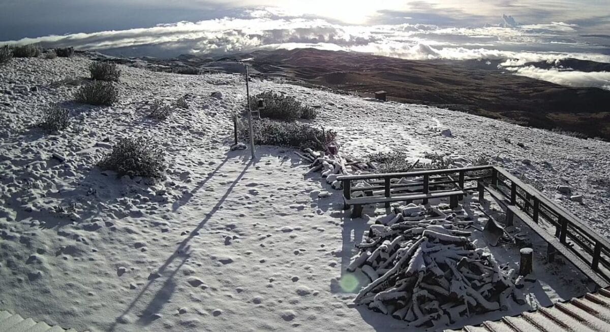 Nakon južine, malo zime u planinama: Gust snijeg padao na Biokovu i Dinari, do kraja tjedna bit će puno
