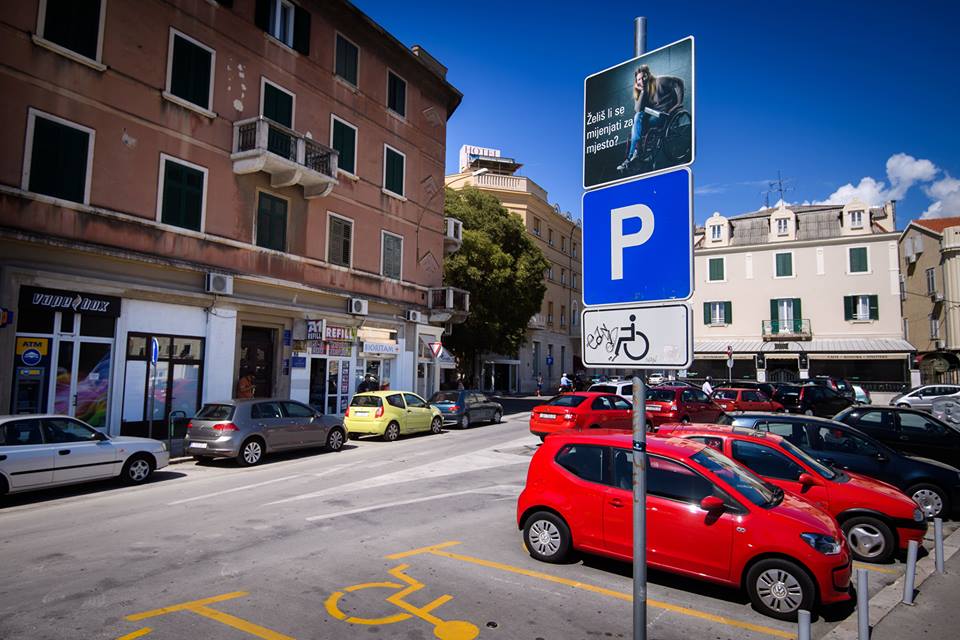 Parkirate li se na mjesto rezervirano za osobe s invaliditetom?