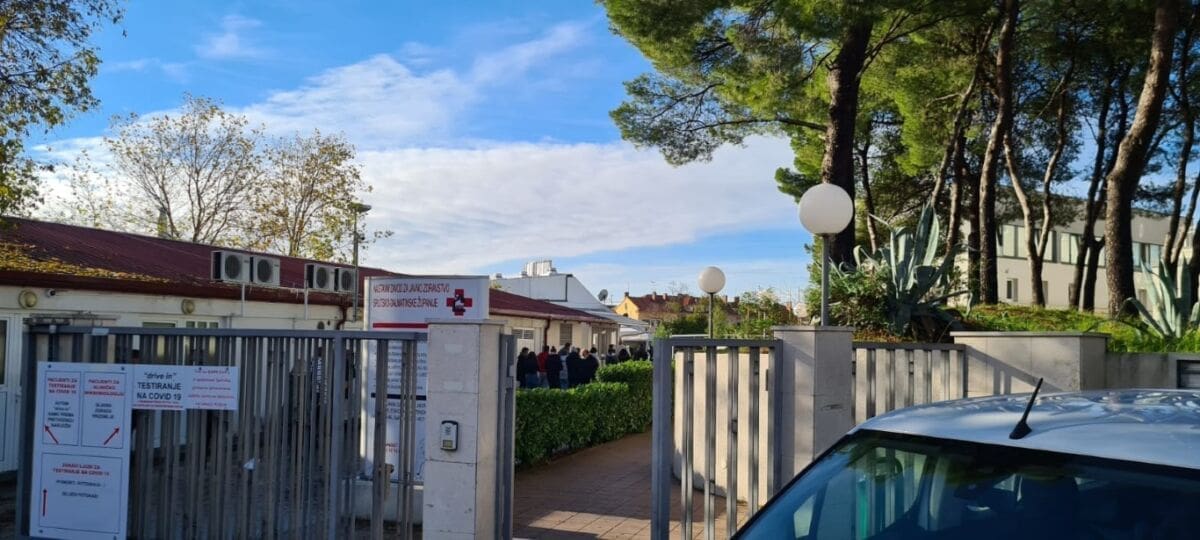 SUSTAV TESTIRANJA U SPLITU I ZAGREBU NA RUBU KOLAPSA Na PCR se čeka i tjedan dana, HZZO: "Ponašajte se kao da imate koronu"