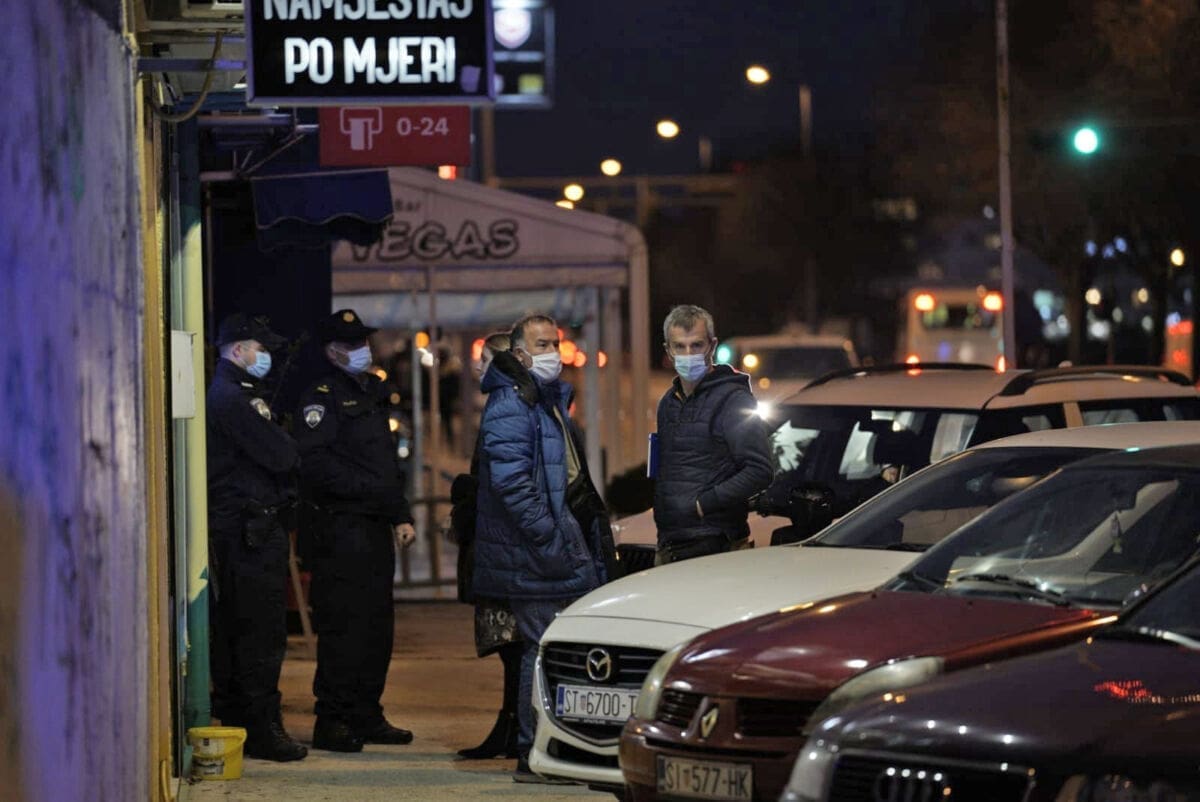 ŠTO SE ZBILO U VUKOVARSKOJ? Djelatnik fast fooda uboden škarama u vrat. Napadač je uhićen, ispituje ga policija