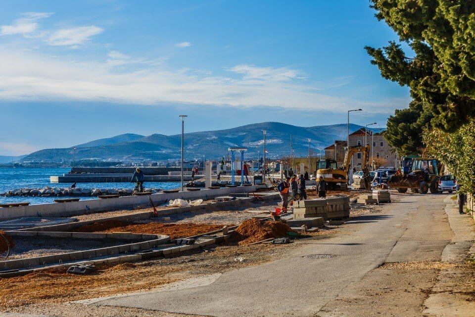 15 01 2021, Kastel Luksic. Uredjenje Rive u Plaze izmedju Porta u Kastel Luksicu i Postanskog.