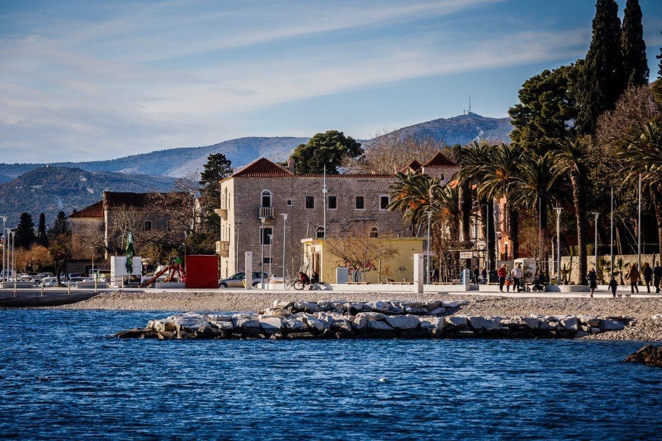 U NOVOM RUHU U NOVU SEZONU Pogledajte kako teku radovi na uređenju rive i plaže u Kaštel Lukšiću