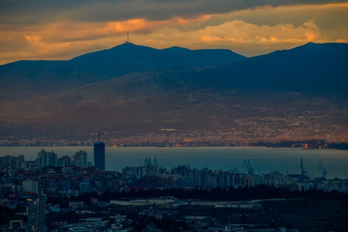 Gornja Podstrana, 170121. Zalaz sunca promatran iz Gornje Podstrane.