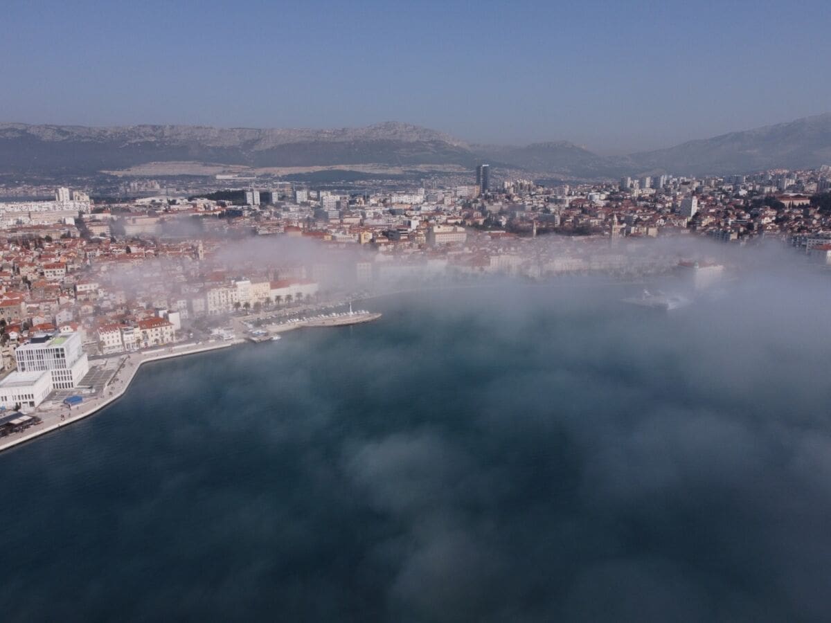 SPEKTAKULARNI PRIZORI SPLITA U MAGLI Pogledajte fotografije koje se rijetko viđaju, građani su oduševljeni