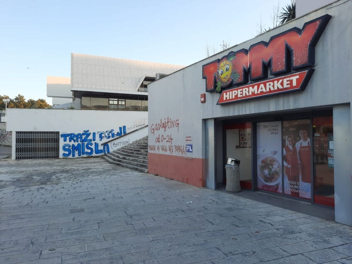 Netko se preko noći potrudio i "ukrasio" zidove u Ulici Matice hrvatske