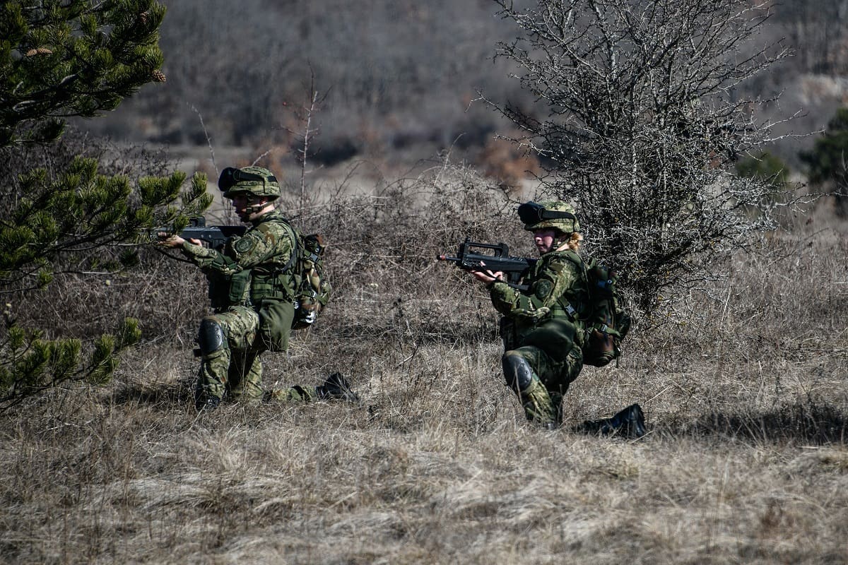 Ministar Banožić na zimskom kampu kadeta u Udbini