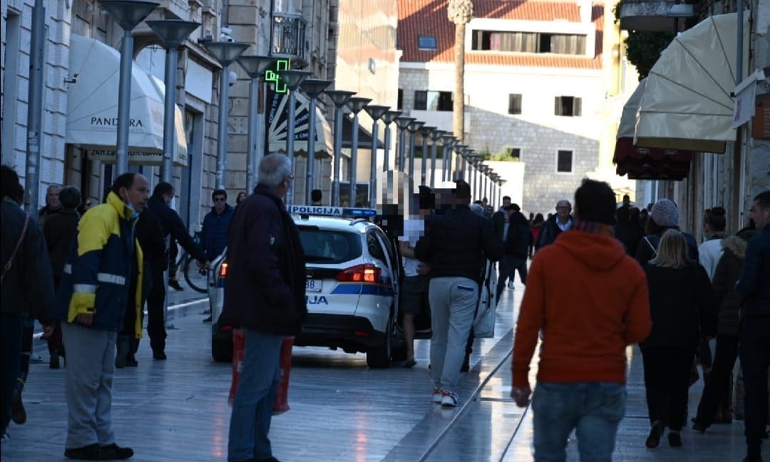 Nasilje u Splitu: Mladić s bogatim policijskim dosjeom udario muškarca šakom u glavu