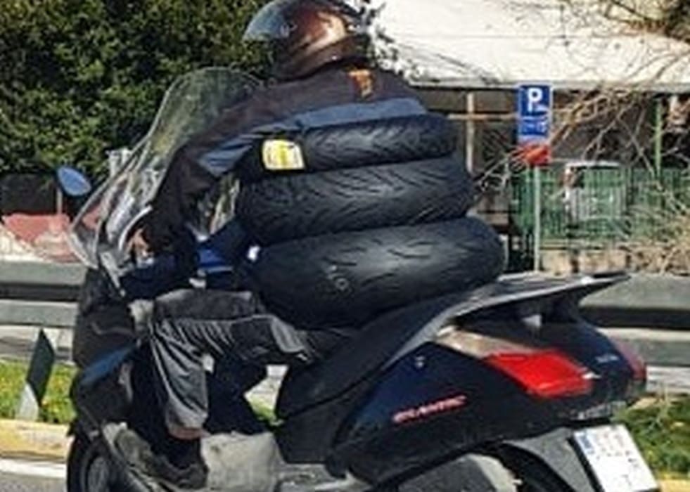 SOLINSKA POSLA Vozači nisu mogli vjerovati što je ovaj motociklist odlučio napraviti