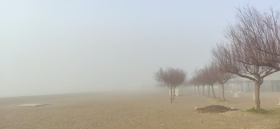 GRAD NA CETINI U GUSTOJ MAGLI Pogledajte ove bajkovite prizore, grad je neprepoznatljiv
