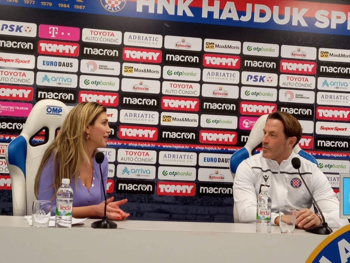 Hajdukov trener dobio bizarno novinarsko pitanje. Glasnogovornik prekinuo presicu