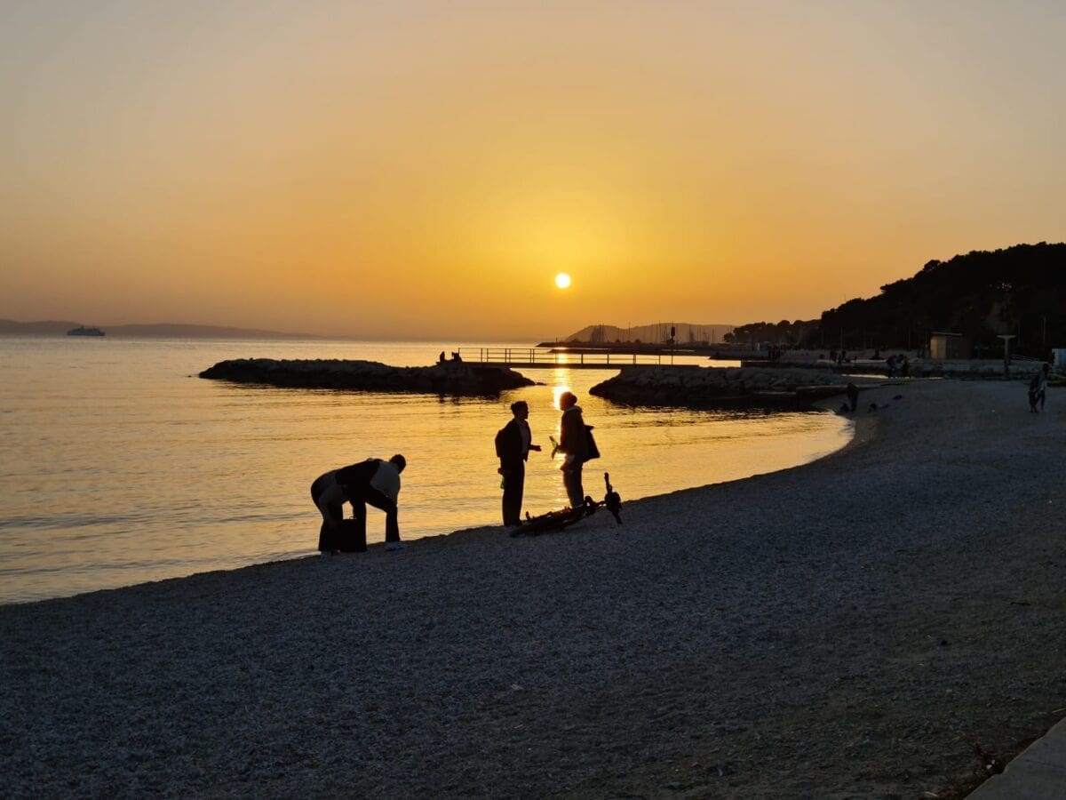 PREDIVNI KADROVI Zalazak uz 15 Celzijevih stupnjeva dovoljan za odmor duše i tila na poznatoj splitskoj plaži
