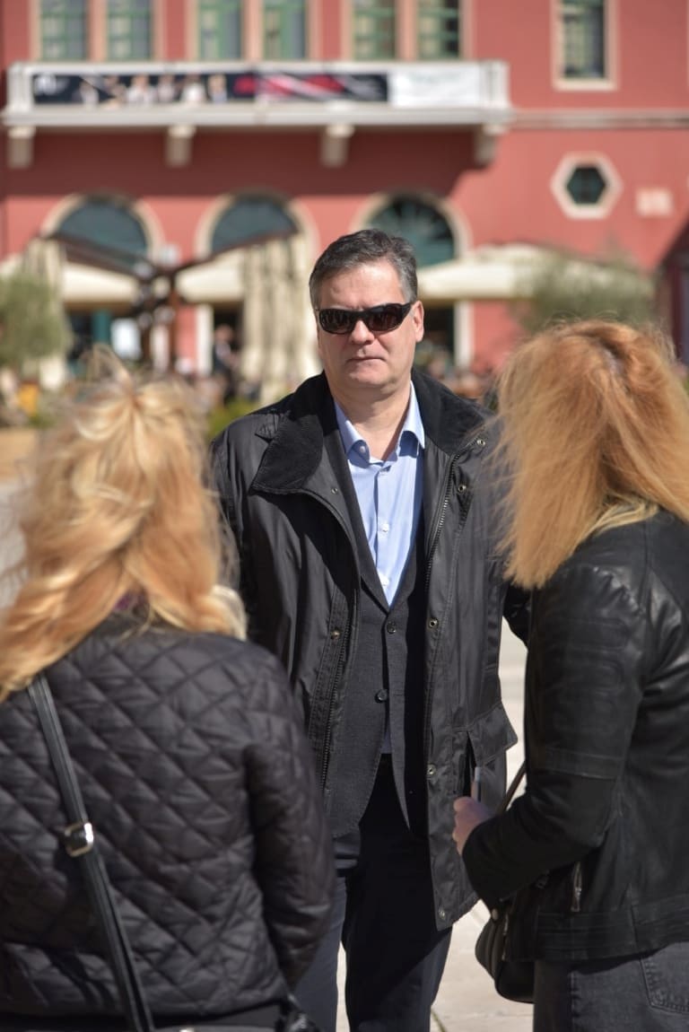 benzon-dan-zena-ruze(5)