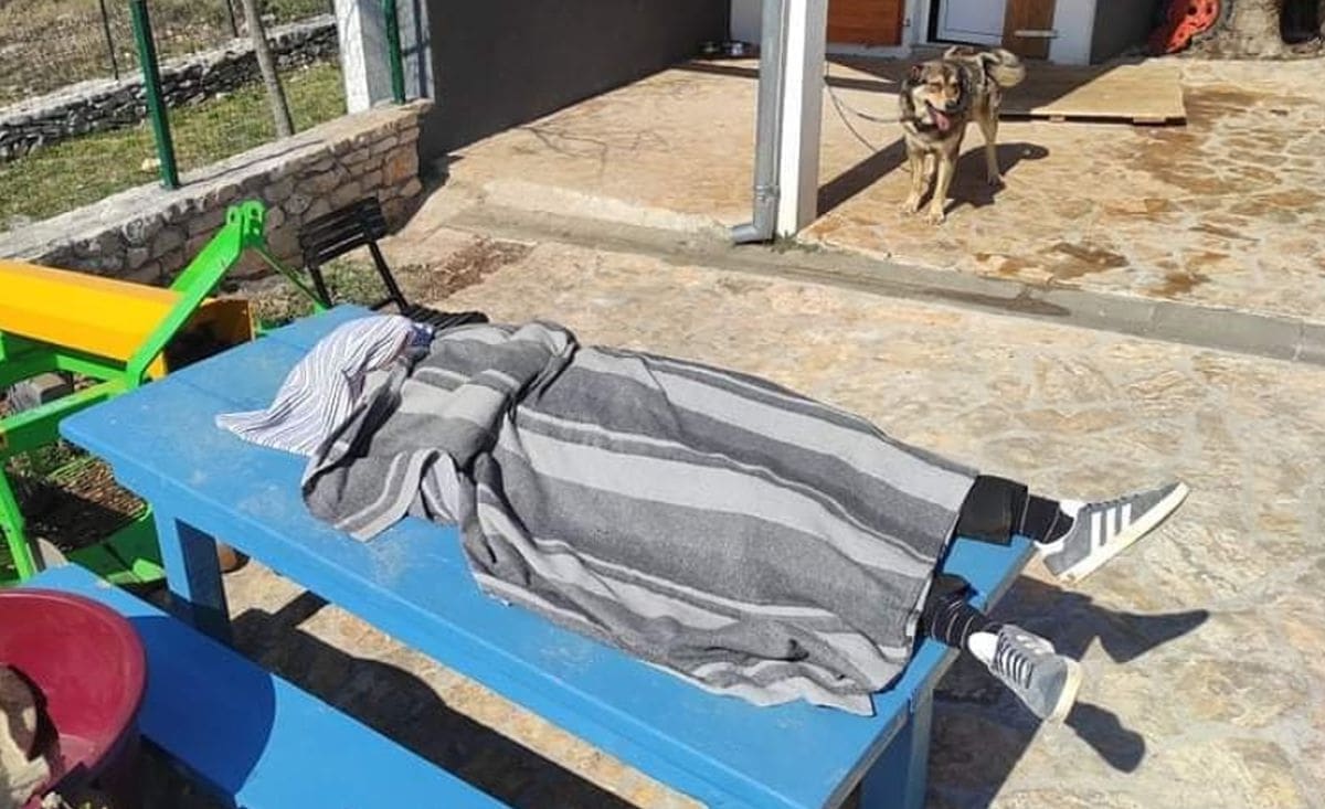 "MALO PRILEGAO POSLI RUČKA" Slika muškarca koji je "ubio oko" oduševila ekipu