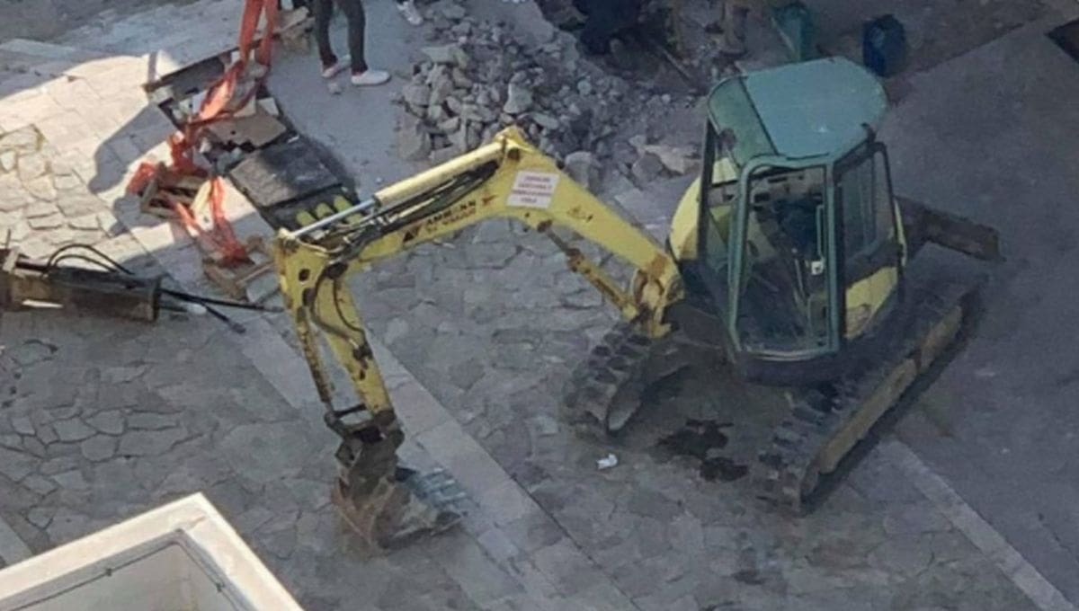 "DRŽE DISTANCU" Slika s gradilišta nasmijala je mnoge