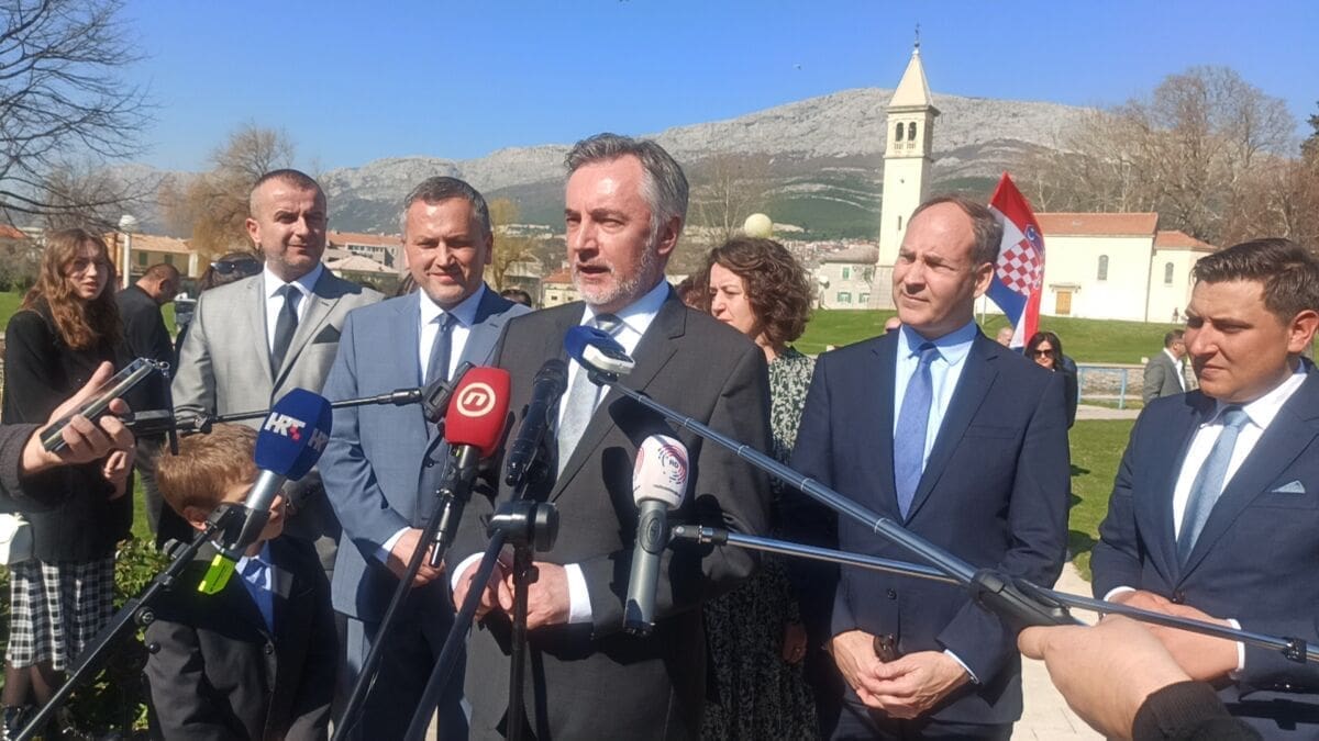 Domovinski pokret u najjačem sastavu u Solinu predstavio kandidata za župana