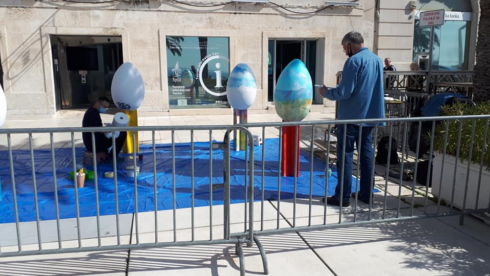 UOČI USKRSA Počelo oslikavanje pisanica na splitskoj Rivi