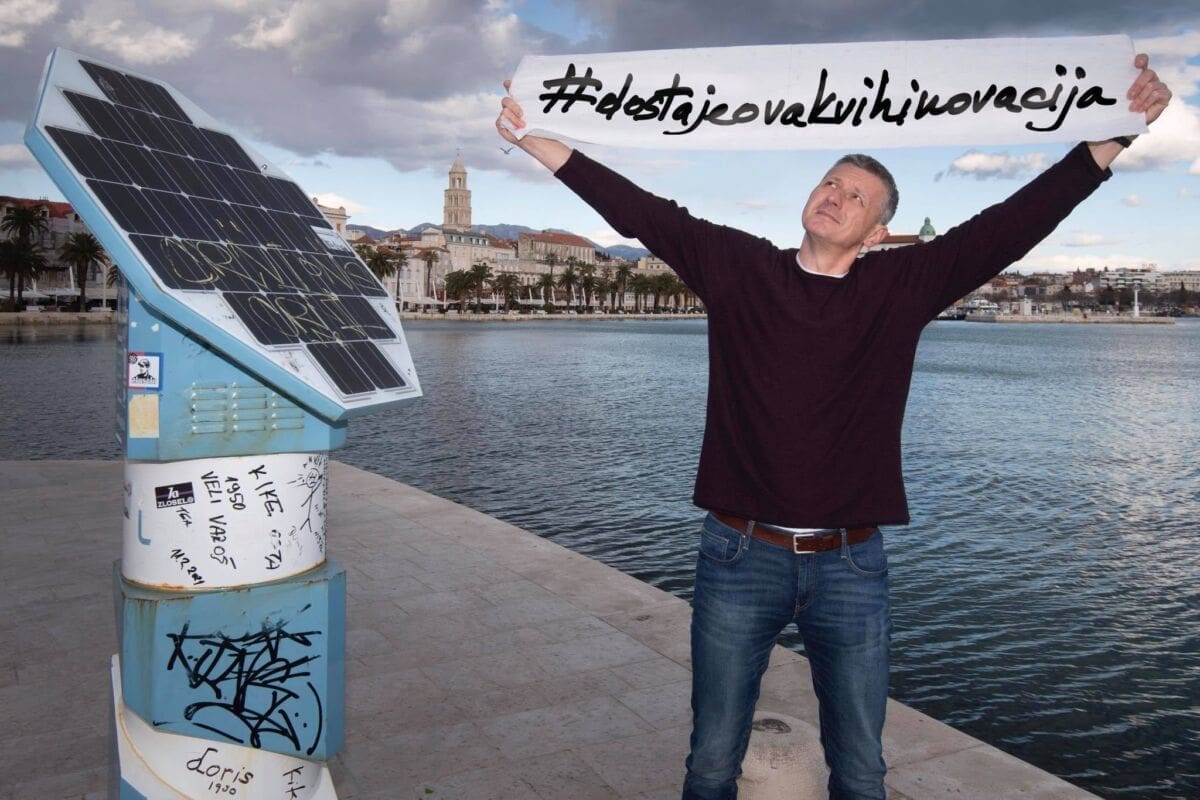 JAKOV PRKIĆ SE SLIKAO KOD FOTOSTUPA NA MATEJUŠKI: "Mičem ovo iz grada. Ovakve "inovacije" neće nikada više u Split"