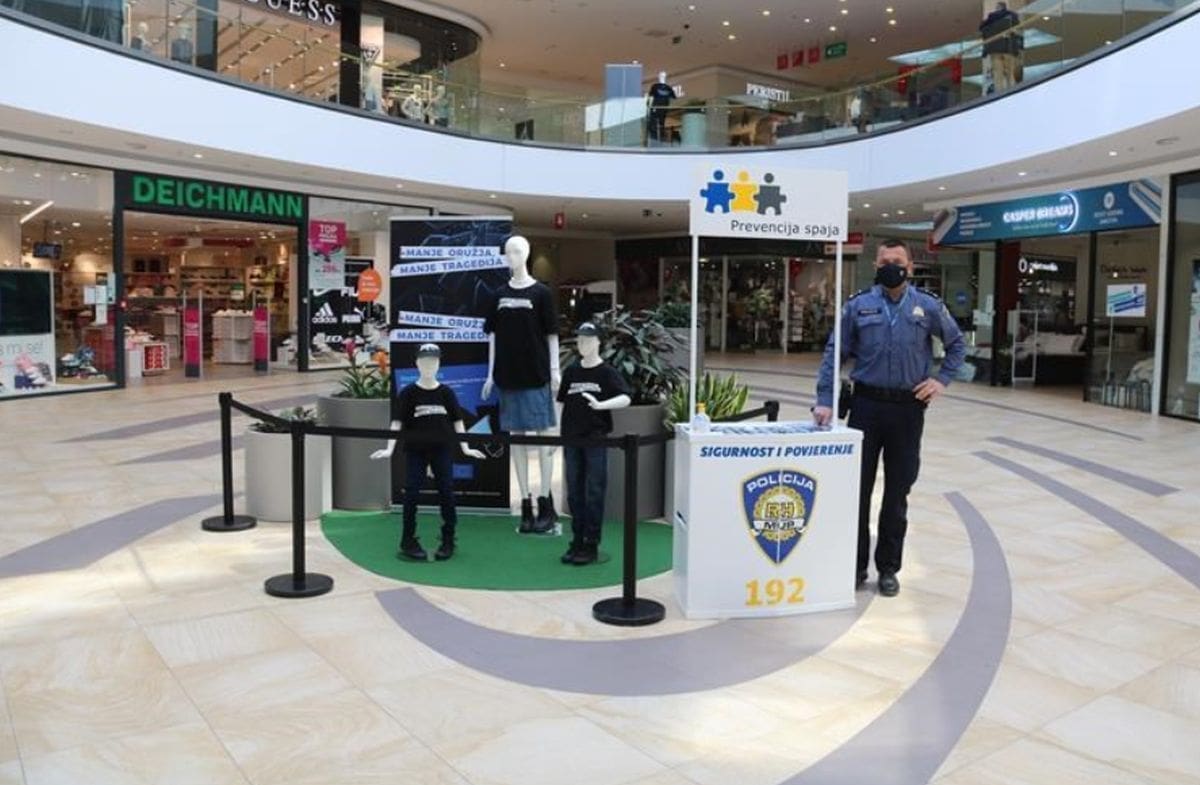 Splitska policija, u suradnji s trgovačkim centrom Mall of Split, nastavila moderniziranu kampanju "Manje oružja, manje tragedija"