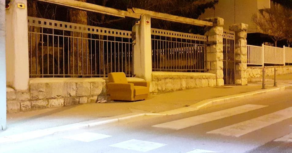 Samo u Splitu: "Uvesti na svaki semafor u Splitu, noge otpadnu stojeći dok ti stane netko"