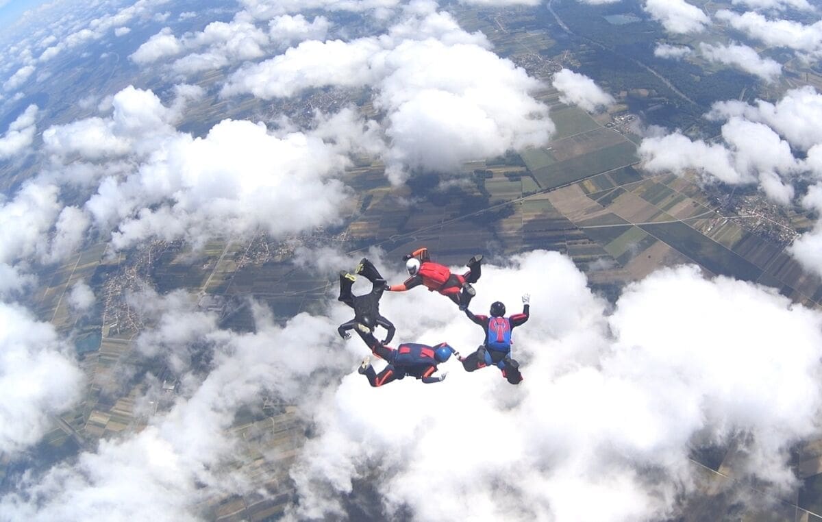 Upišite se na tečaj padobranstva