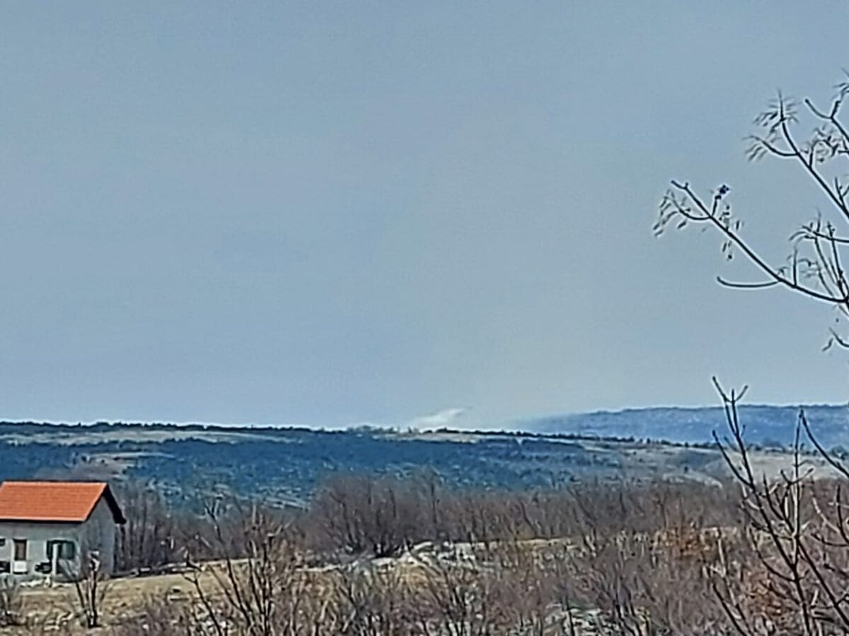 VATRENA BUKTINJA U ZAGORI Vatrogasci se bore sa stihijom, u pomoć su stigle zračne službe