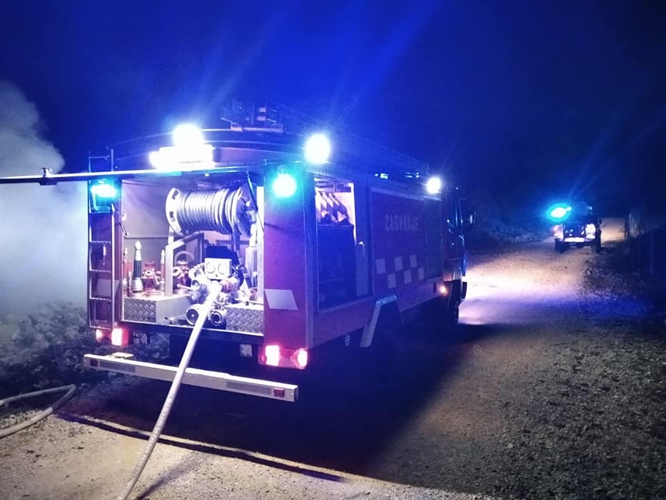 Vatrena buktinja kod Dugoplja: Požar kod naplatnih kućica