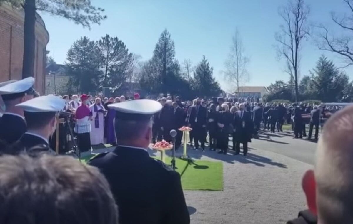 Kršenje epidemioloških mjera: Zbog Bandićevog sprovoda kažnjeni Holding i Gradska groblja