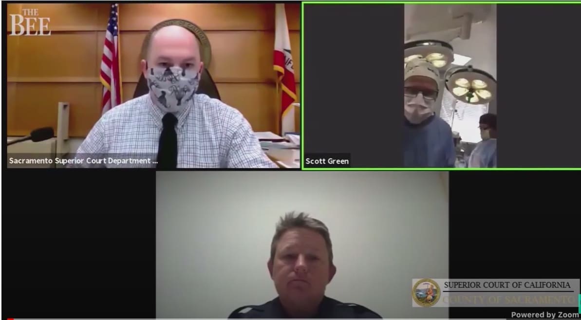 VIDEO Nevjerojatno: Liječnik se javio na virtualno suđenje iz operacijske sale dok mu je pacijent ležao na stolu