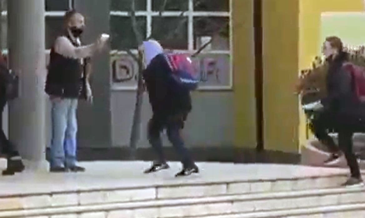 URNEBESNO Pogledajte kako se u BiH učenicima mjeri temperatura