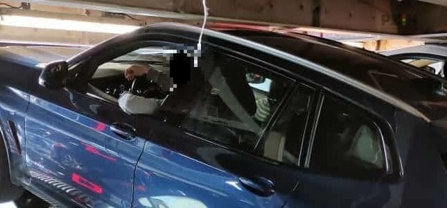 KAKO MU JE TO USPJELO? Na trajektu iz Splita za Stari Grad vozač se našao u "nezgodnom" položaju