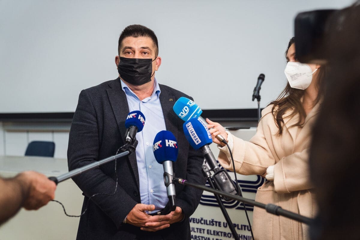 4-27-potpisivasnje-ugovora-tramisak-boban-29