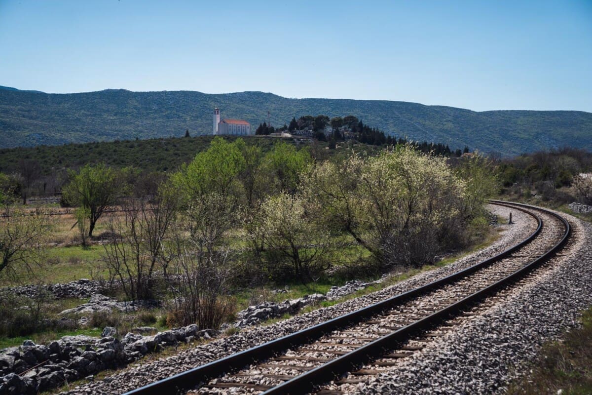 Crveni alarm u Dalmaciji. Od vrućine se tope se željezničke pruge. Obustavljen željeznički promet...