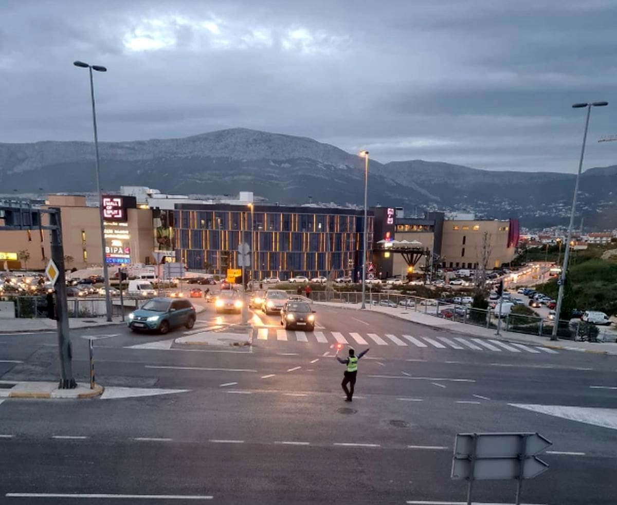 Pogledajte gužvu na cesti koja je nastala zbog evakuacije Mall of Split