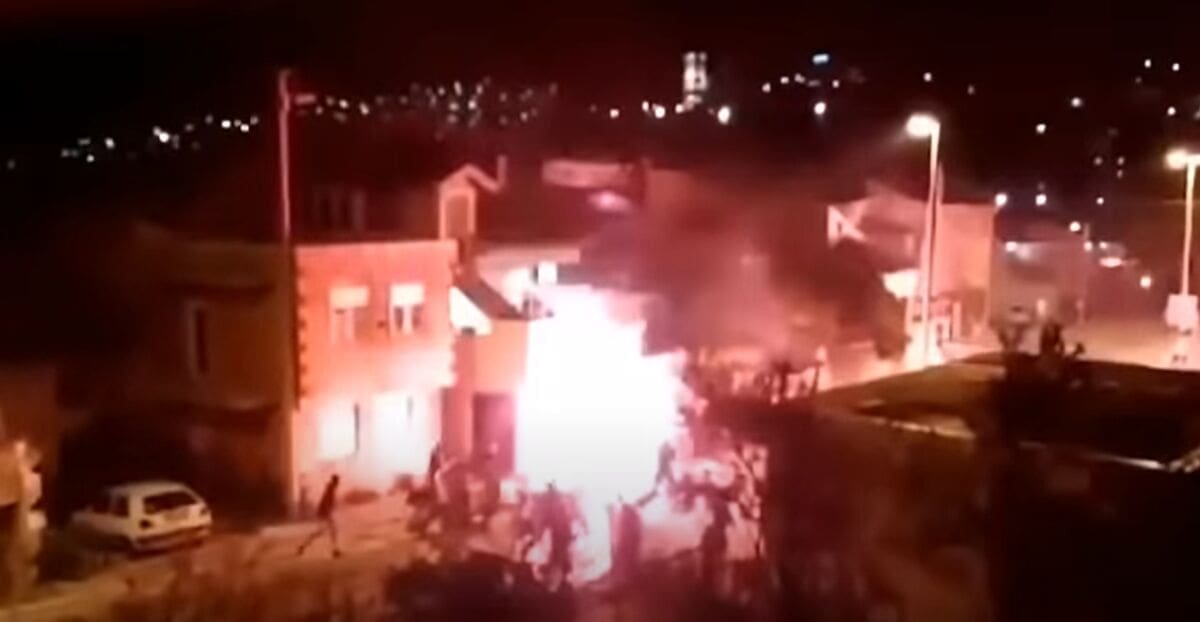 NEREDI U MOSTARU Privedeno deset osoba, muškarac teško ozlijeđen