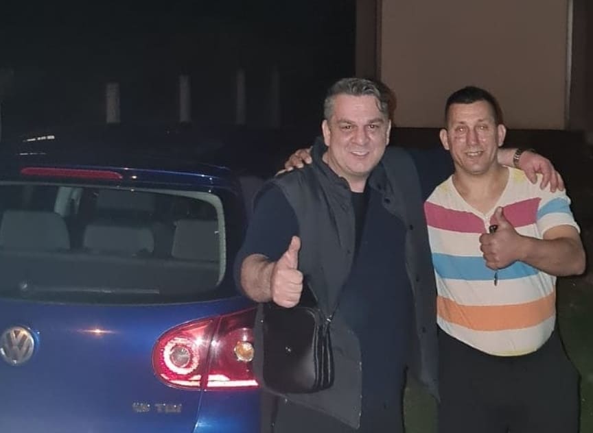 SVAKA ČAST! Šef zaposleniku poklonio automobil za 25 godina rada