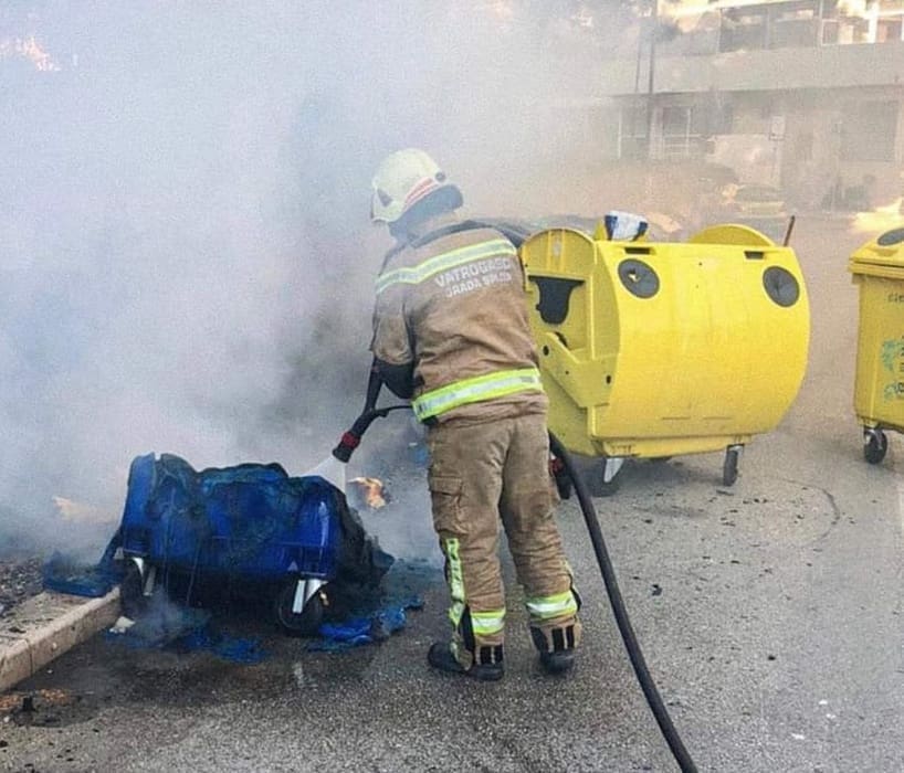 PLANULI KONTEJNERI Opet je bila vatrena noć za splitske vatrogasce