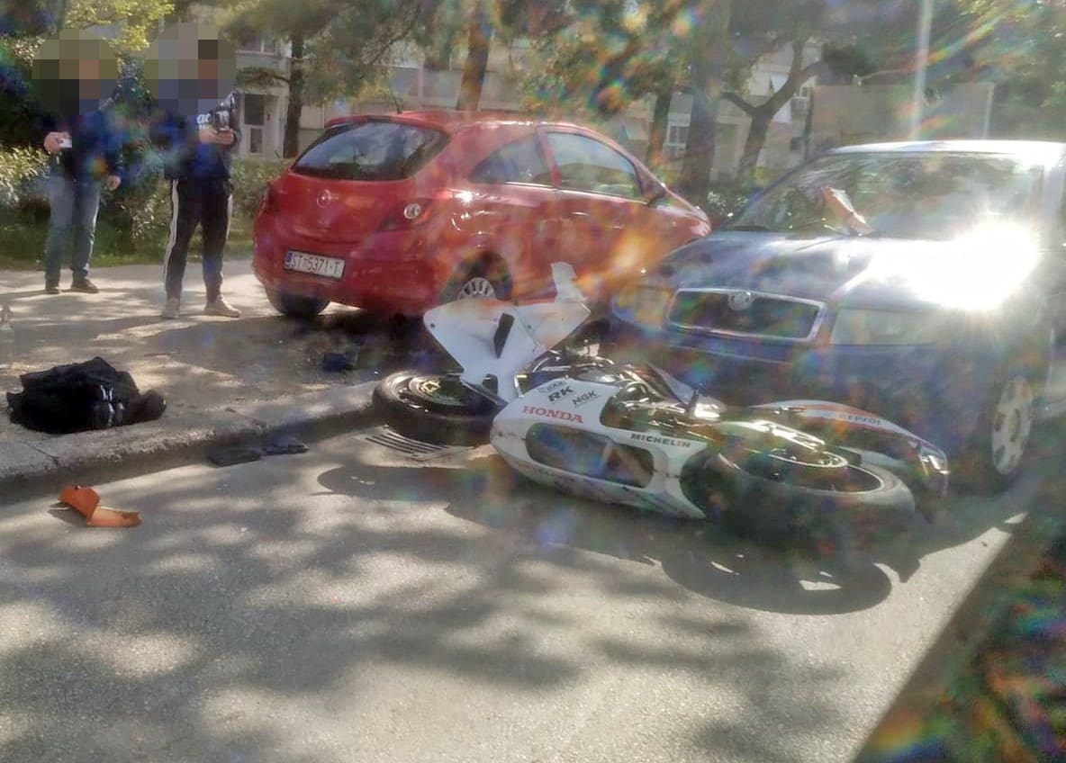 Prometna nesreća u Splitu: Motor završio "pod" Škodom