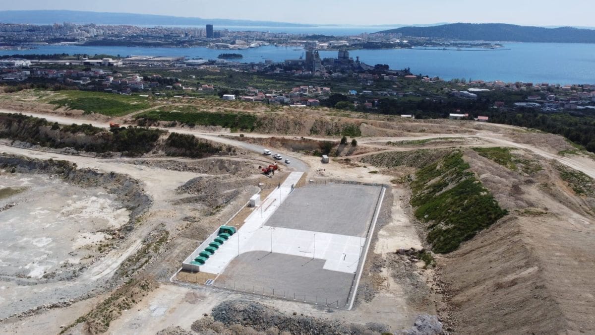 Grad Kaštela i tvrtka CEMEX Hrvatska potpisali ugovor o upravljanju prvim reciklažnim dvorištem za građevni otpad na području Splitsko–dalmatinske županije