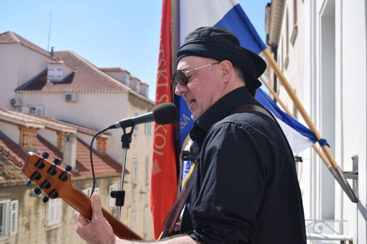 VUCO NAKON RAZGOVORA S POLICIJOM "Neće me zaustaviti vojska, NATO ni ex Varšavski pakt. Za vikend novi koncert!"