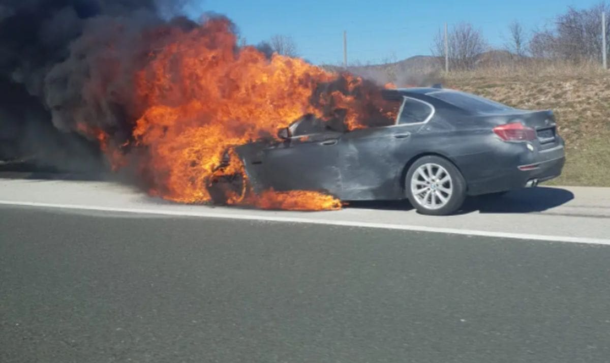 Vatra progutala BMW na autocesti A1: 'Cijeli je buknuo, šikljao je dim'