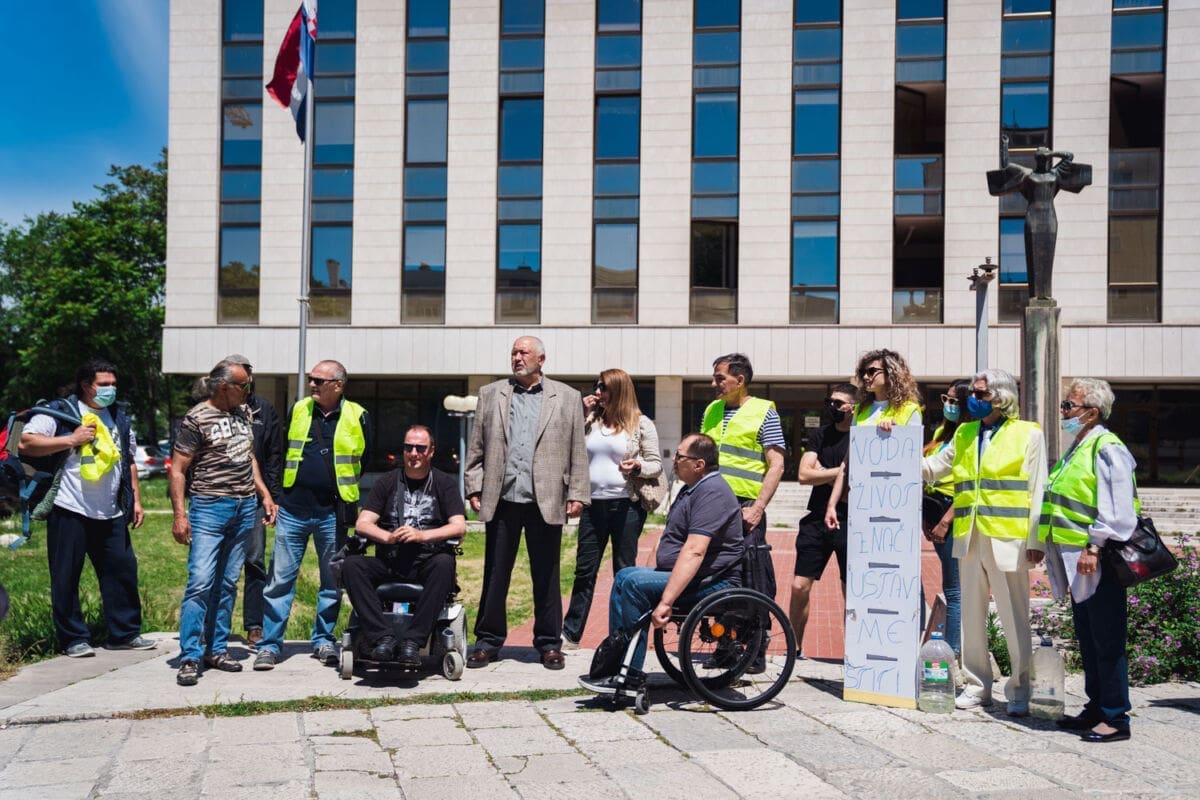 PROSVJED PRED ŽUPANIJSKIM SUDOM U SPLITU 'Apeliram na zdrave, poštene i korektne suce i državne odvjetnike da se odvoje od smradova, varalica i nečasnih ljudi'